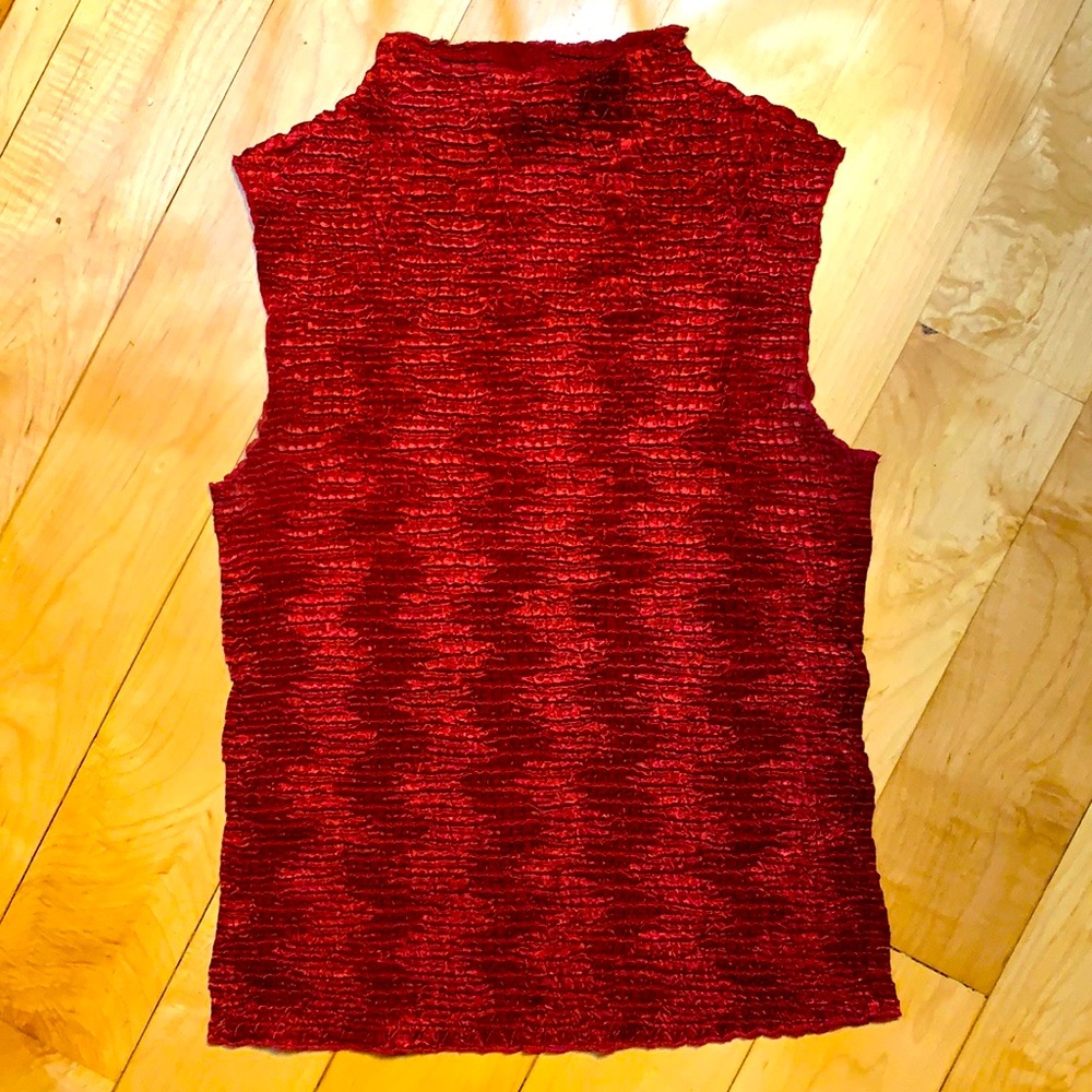 Plisse’ Stretchy Sleeveless burgundy dressy top, Size M